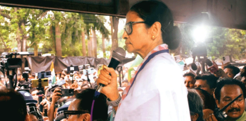 মমতার ব্যক্তিগত নিরাপত্তা  অফিসার বদল, ক্ষুব্ধ তৃণমূল