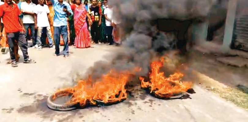 তৃণমূল নেতাকে গ্রেপ্তারের  দাবিতে বিক্ষোভ হিঙ্গলগঞ্জে