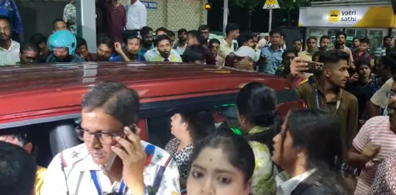 অভিষেক পৌঁছনোর আগে বিমানবন্দরে তৃণমূল-বিজেপি কর্মীদের মধ্যে হাতাহাতি