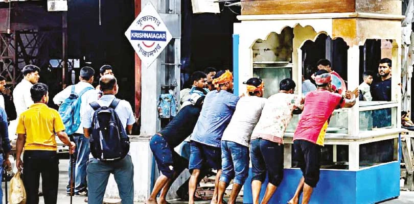 হকার উচ্ছেদের পর নিশ্চুপ স্টেশন, রোজকার অভ্যাসে বদল যাত্রীদের