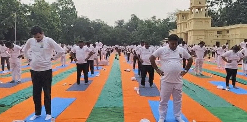 বিশ্বভারতীর গৌর প্রাঙ্গণে যোগ দিবসের অনুষ্ঠানে কেন্দ্রীয় শিক্ষা প্রতিমন্ত্রী সুকান্ত মজুমদার