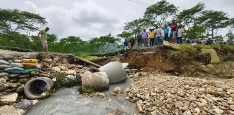 সিকিমের রাস্তায় ভয়াবহ ধস, উত্তরে চার জেলায় ৫৫টি জায়গায় নদীবাঁধ ক্ষতিগ্রস্ত