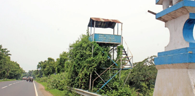 মুর্শিদাবাদে ওয়াচ টাওয়ারগুলি পড়ে নষ্ট, নেই সিসি ক্যামেরাও