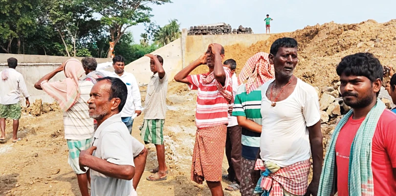 প্রতিশ্রুতি পূরণ হয়নি, ভাবাদিঘিতে রেলের কাজ বন্ধ করে দিয়ে বিক্ষোভ