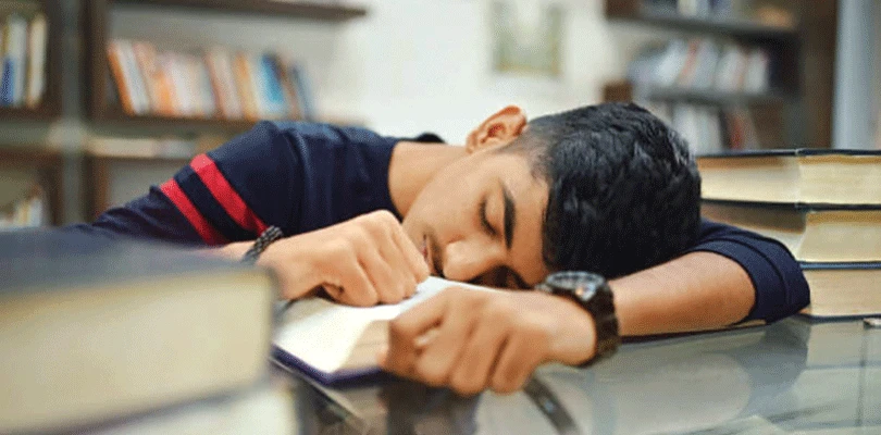 পড়ার সময় ঘুম পায়, সামলাবেন কী করে?