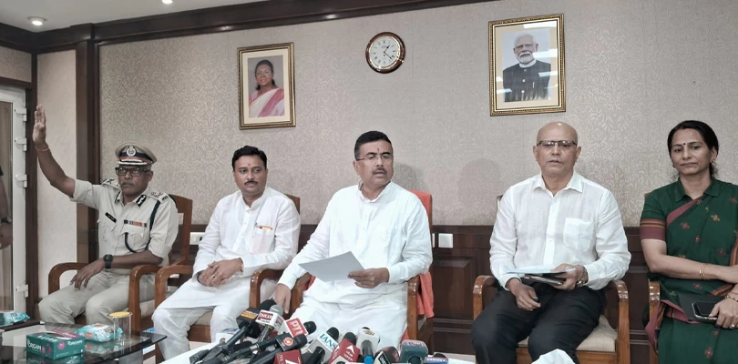 সাংবাদিক সম্মেলনে মুখ্যমন্ত্রী