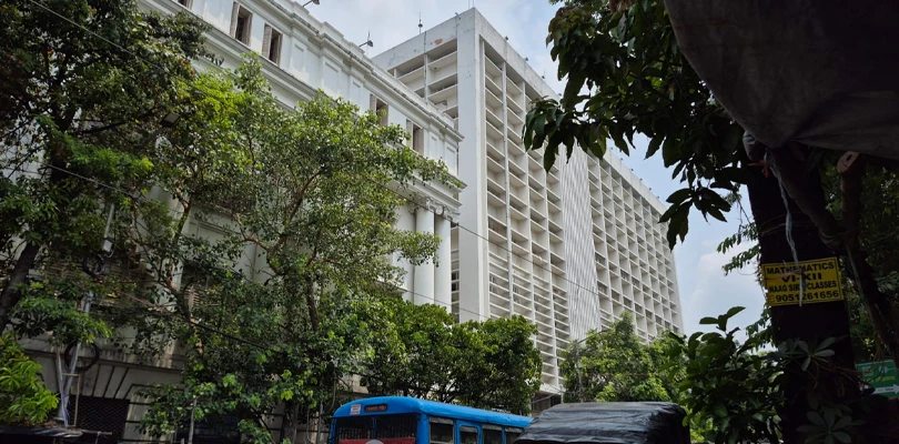 যাদবপুর অনুদান পেলেও আশ্বাস  জুটল না কলকাতা বিশ্ববিদ্যালয়ের, শ্যামাপ্রসাদ পক্ষ’ উপলক্ষ্যে ক্যাম্পাসে অর্থমন্ত্রী