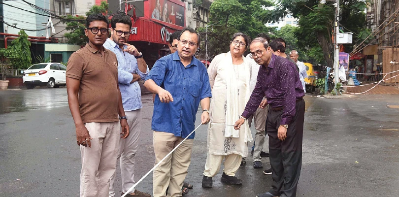 ভিক্টোরিয়া হাউসের সামনে মঞ্চ বাঁধার মাপজোক, ঋতব্রত গোষ্ঠীর উপর চাপ বাড়াল কালীঘাট তৃণমূল