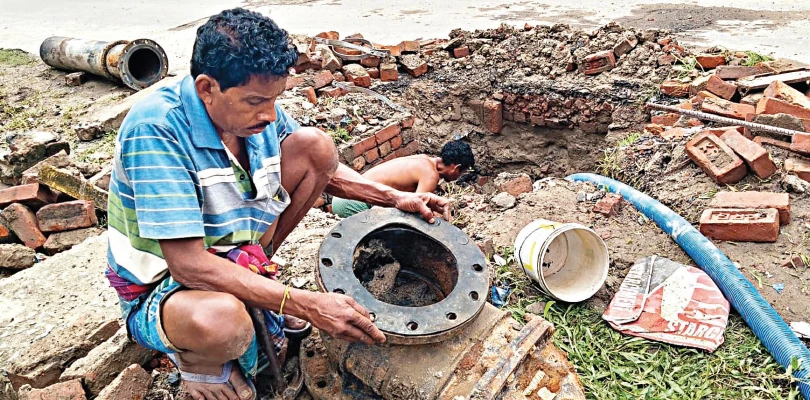 বালুরঘাটে এখনও পানীয় জলের হাহাকার