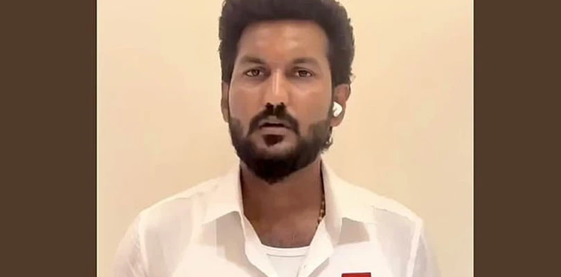 গ্যালারিতে বসে মাদক নেওয়ার অভিযোগ, মন্ত্রীর ইস্তফার দাবি