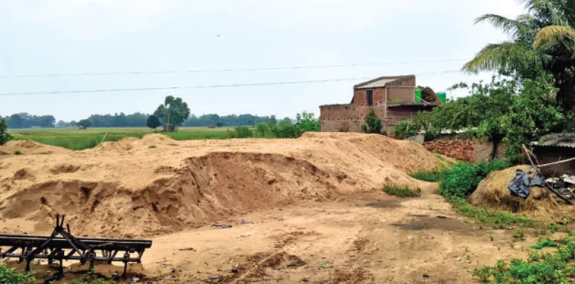 অব্যাহত বালির কালোবাজারি, দুই সপ্তাহেই ট্রলিপ্রতি দর বাড়ল আড়াই হাজার টাকা