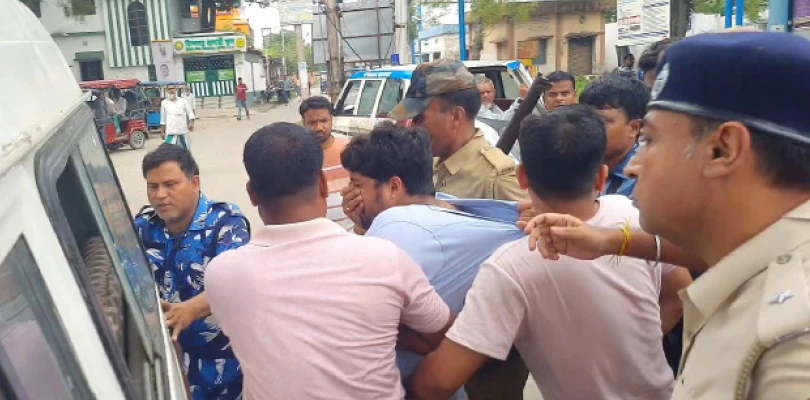 নার্সদের পোশাক বদলের রুমে গোপন ক্যামেরা! গ্রেপ্তার ডাক্তার