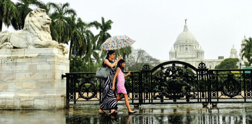 মৌসুমি বায়ু নয়, স্থানীয় বজ্রগর্ভ মেঘেই কামাল, জুন মাসের বৃষ্টিতে ‘ফার্স্ট বয়’ কলকাতা
