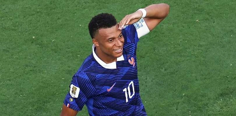 শেষ ষোলোয় ফ্রান্স, মেক্সিকো, জোড়া গোল করে মেসিকে ছুঁয়ে ফেললেন এমবাপে