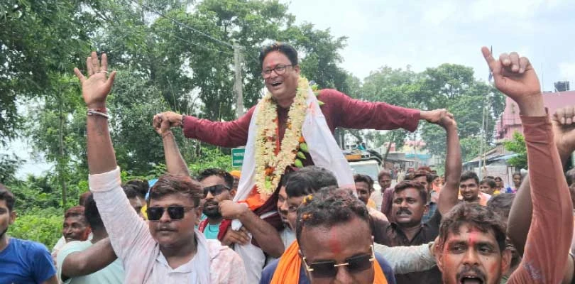 বিষ্ণুপুরের অযোধ্যা পঞ্চায়েতে বিজেপির বোর্ড গঠন, গেরুয়া আবির মেখে উচ্ছ্বাস