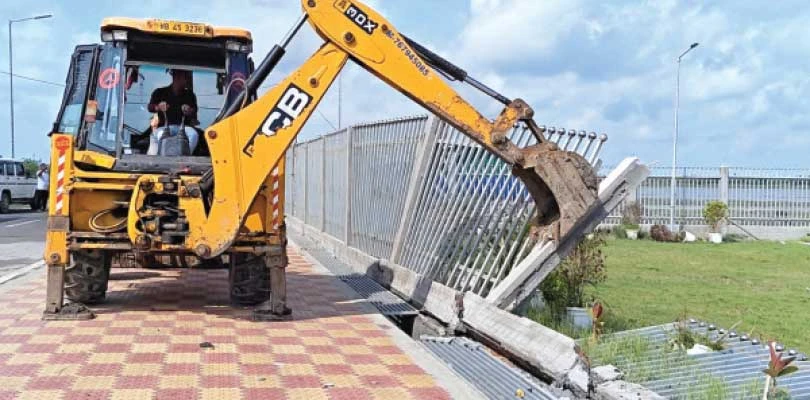 মাতলা নদীর চরে শওকতের ছেলের অবৈধ কাফে গুঁড়িয়ে দিল বুলডোজার