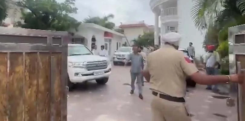 পাঞ্জাবের খারারে প্রাক্তন মুখ্যমন্ত্রী চরণজিৎ সিং চান্নির বাড়িতে আগামীকাল বৈঠক করবেন কংগ্রেসের নেতা-কর্মীরা