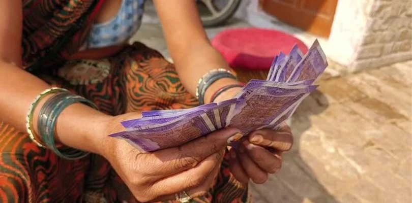 অন্নপূর্ণার টাকা পাননি একাধিক মহিলা, এসডিও অফিসে ভিড় , আরামবাগ মহকুমাজুড়ে বাড়ছে ক্ষোভ