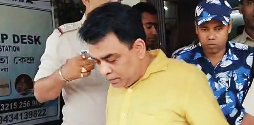 পানশালায় ডাকাতির অভিযোগে গ্রেপ্তার শংকর আঢ্যর ভাই সহ ৩