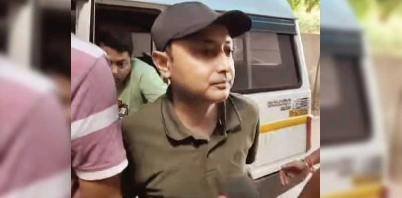 ধৃত দেবরাজ, ব্যান্ড বাজিয়ে বিজেপির উচ্ছ্বাস-বিলি মিষ্টি