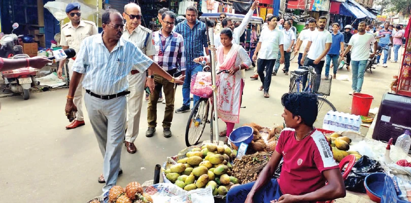 ফুটপাত দখলমুক্ত করতে যৌথ অভিযান, বেআইনি টোটোর বিরুদ্ধে পদক্ষেপের হুঁশিয়ারি