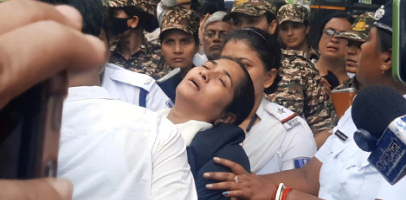 ২০২৩ সালে রিষড়ায় গোষ্ঠী সংঘাত: থানায় আইনজীবীর বেশে হাজিরা অপরূপার, জামিন স্বামীর