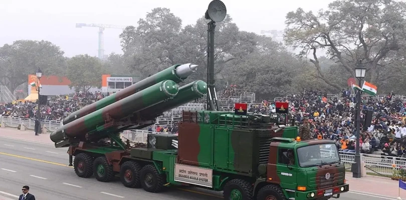 ৫২ হাজার কোটির সমরাস্ত্র কিনছে তিন বাহিনী
