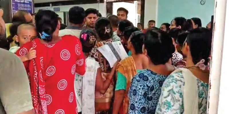 অন্নপূর্ণা: টাকা না পাওয়ায় উত্তর  ২৪ পরগনা ও হুগলিতে বিক্ষোভ