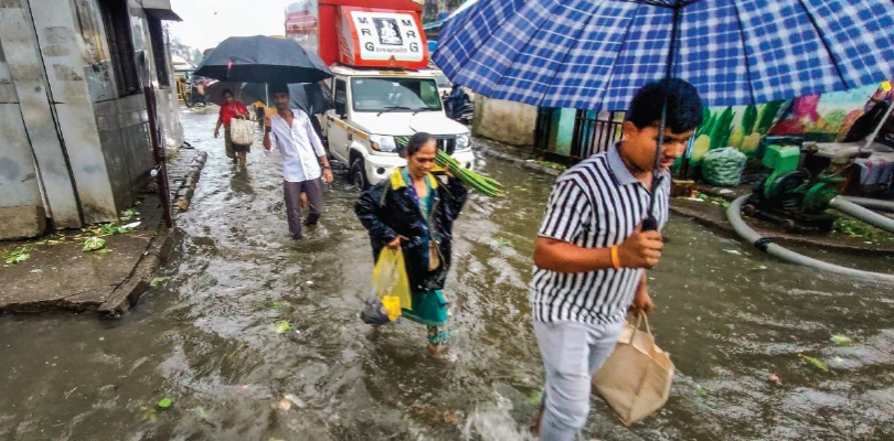 ভারী বৃষ্টি, মুম্বইয়ে জারি রেড অ্যালার্ট