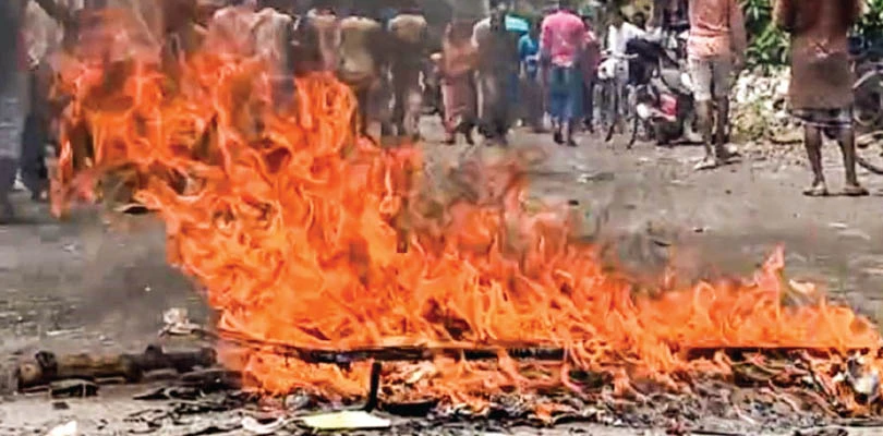 নাবালিকাকে ধর্ষণ করে খুন! রণক্ষেত্র বারুইপুর, গ্রেপ্তার ১, যুবককে পিটিয়ে হত্যা, পুলিশকে মার