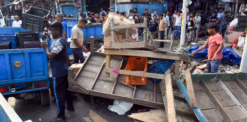 পুজো পর্যন্ত উচ্ছেদ নয়, বার্তায় খানিক স্বস্তি হকারদের