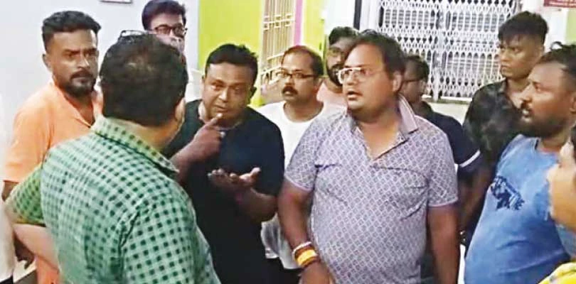 রবিবার পুরসভায় সিআইসি সদস্য  কেন, বিজেপি কর্মীদের বিক্ষোভ