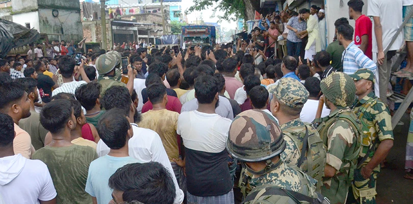 টানা টহল, ওরা কারা?