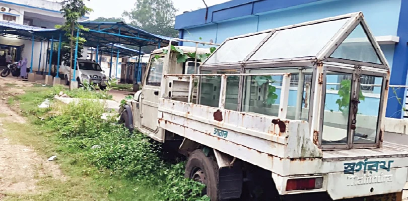 দুই সরকারি হাসপাতালে শববাহী গাড়ি নেই, মৃতদেহ বহন হয় অ্যাম্বুলেন্সেই!