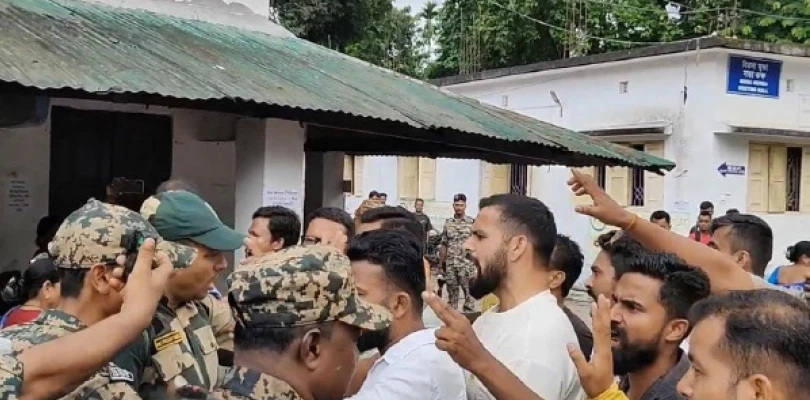 অন্নপূর্ণা যোজনা: ছত্রভঙ্গ করতে লাঠি উঁচিয়ে তাড়া বিএসএফের, ফাঁসিদেওয়ায় জখম দুই
