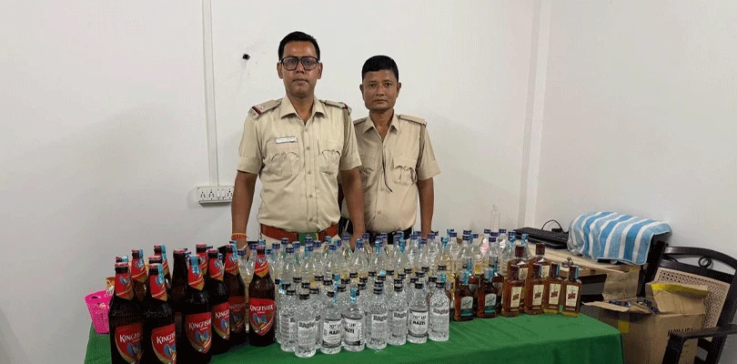 ময়নাগুড়িতে পুলিশের অভিযান, উদ্ধার প্রচুর দেশি-বিদেশি মদ, গ্রেপ্তার ১