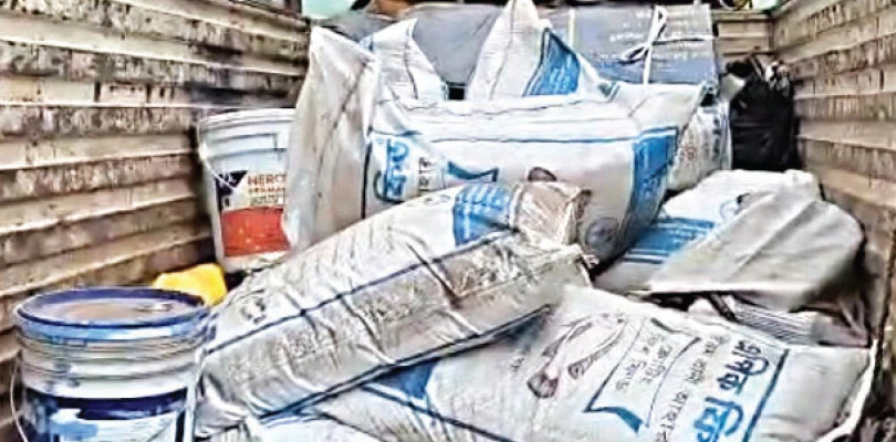 কাঁকসায় আইএনটিটিইউসির অফিস থেকে সরকারি ত্রাণের ত্রিপল উদ্ধার ঘিরে উত্তেজনা