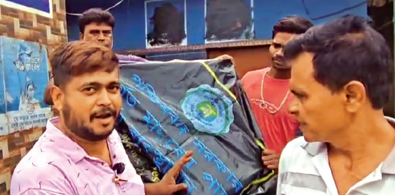 তৃণমূল কার্যালয় থেকে উদ্ধার সরকারি ত্রিপল, ব্লিচিং, গ্রেপ্তার ২ শ্রমিক নেতা
