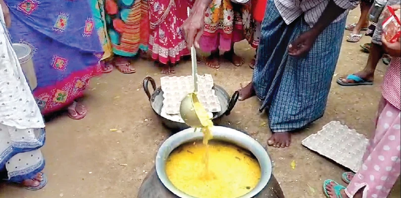 নিম্নমানের খাদ্যের অভিযোগে আইসিডিএস কেন্দ্রে বিক্ষোভ