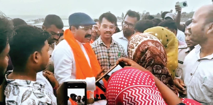 বাঁধ নিয়ে বাড়ছে আশঙ্কা, পাথরপ্রতিমার জি-প্লট পরিদর্শন সুন্দরবন উন্নয়নমন্ত্রীর