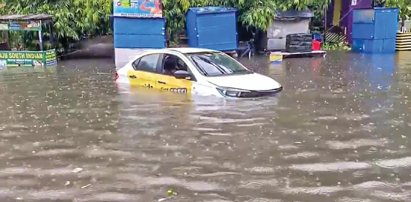 বর্ষা-ঘূর্ণাবর্ত, ভাসল কলকাতা ও শহরতলি