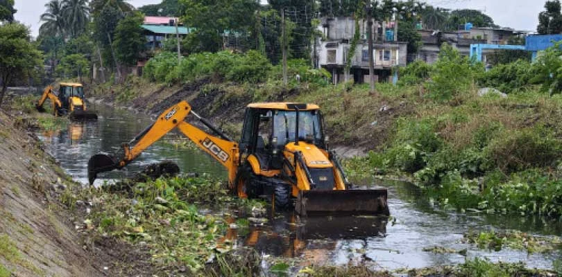 জলপাইগুড়ি শহরে জল জমার সমস্যা সমাধানে গদাধর ক্যানেল সংস্কার শুরু