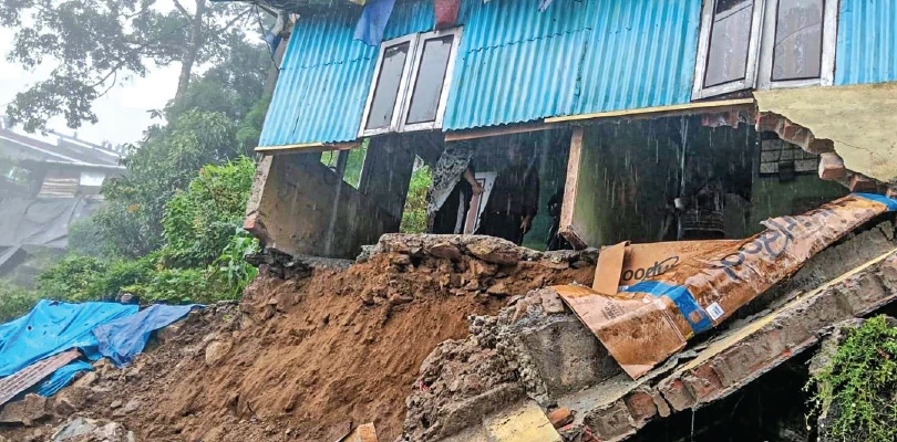 পাহাড়ে ধসে বিপর্যস্ত জাতীয় সড়ক, সমতলে ভাঙছে নদীপাড়