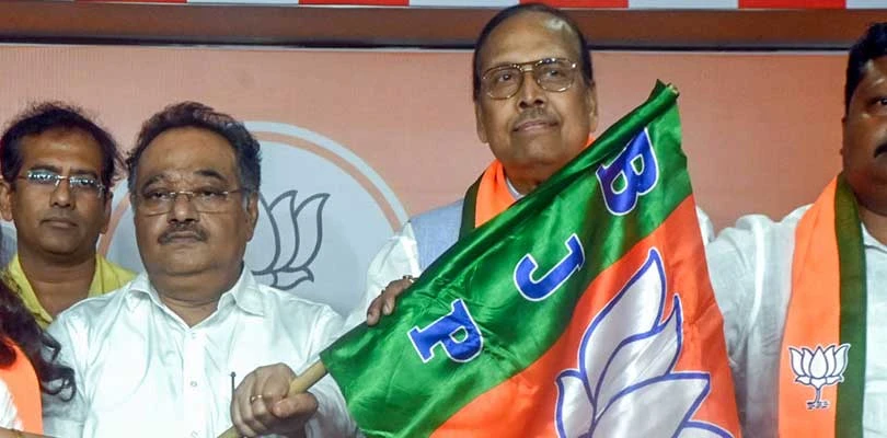 সুখেন্দুশেখর রায় গেরুয়া শিবিরে, বৃত্ত হল সম্পূর্ণ