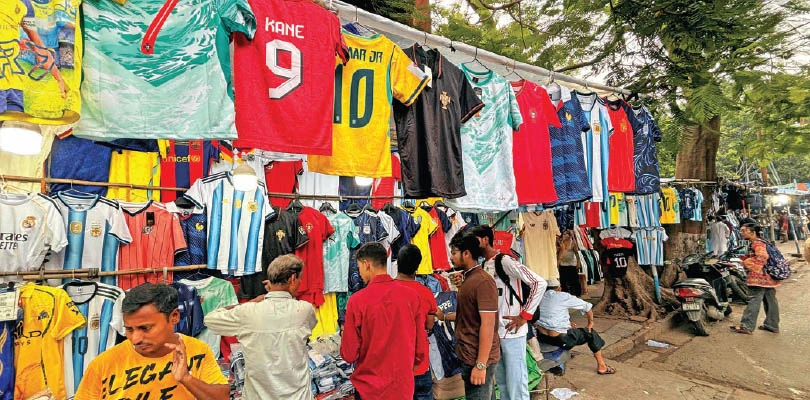 জার্সির চাহিদায় মেসিকে কড়া চ্যালেঞ্জ ইয়ামাল-এমবাপের, হেরে গেলেও দামে আর্জেন্টিনাকে টেক্কা ব্রাজিলের