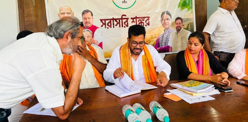 শিলিগুড়ি হিন্দি হাইস্কুল প্রাঙ্গনে 'সরাসরি শংকর' কর্মসূচি করলেন রাজ্যের পর্যটন মন্ত্রী শংকর ঘোষ