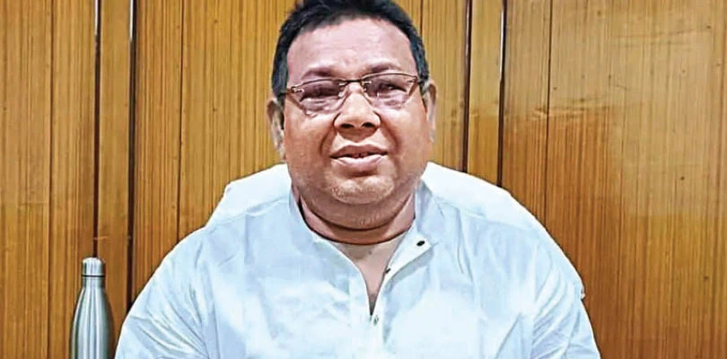 পুলিশের খাতায় ফেরার নেতাকে জেলা সভাপতি পদে বসাল ঋতব্রতরা, বিতর্ক
