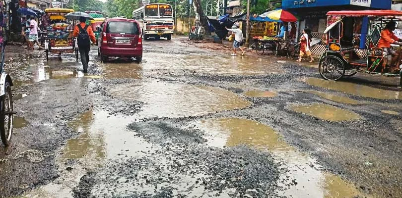 ‘মৃত্যুফাঁদ’ দমদম রোডে রোজই দুর্ঘটনা