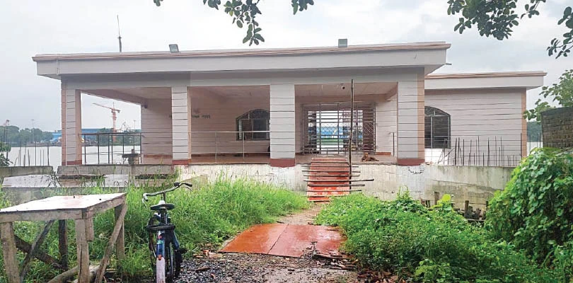 হস্তান্তরের পরও চালুই হয়নি পোদড়া  ফেরিঘাট, ধোঁয়াশায় আটকে পরিষেবা