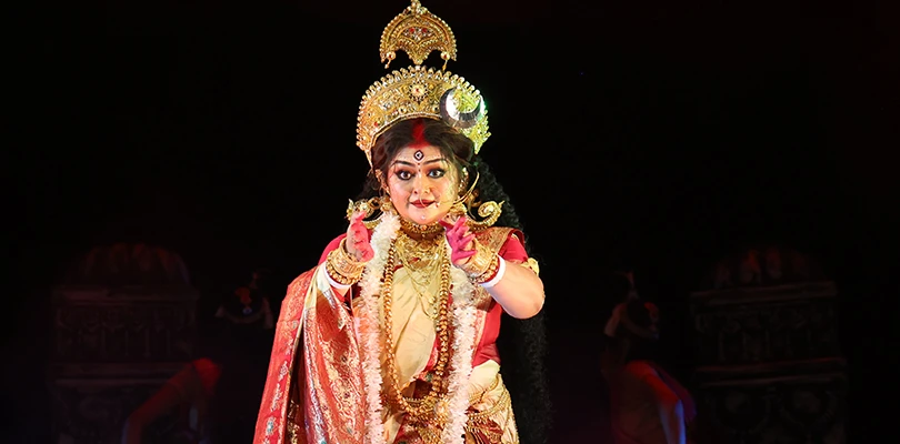 অন্নপূর্ণা রূপে  কনীনিকা